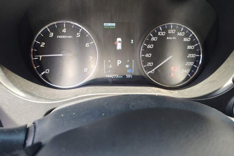 Used Mitsubishi Outlander 2018 2.4L 4x4 Elite Edition 5 Seats Odometer Close Up