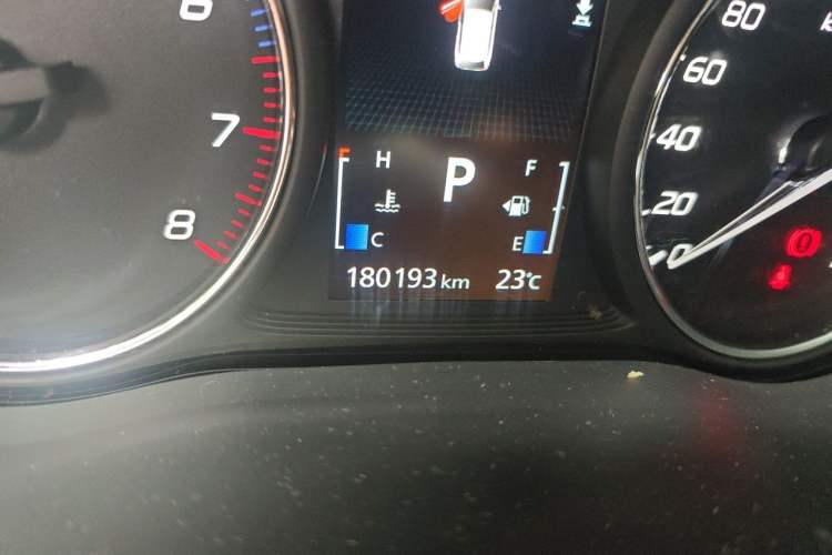 Used Mitsubishi Outlander 2018 2.4L 4x4 Elite Edition 5 Seats Odometer Close Up