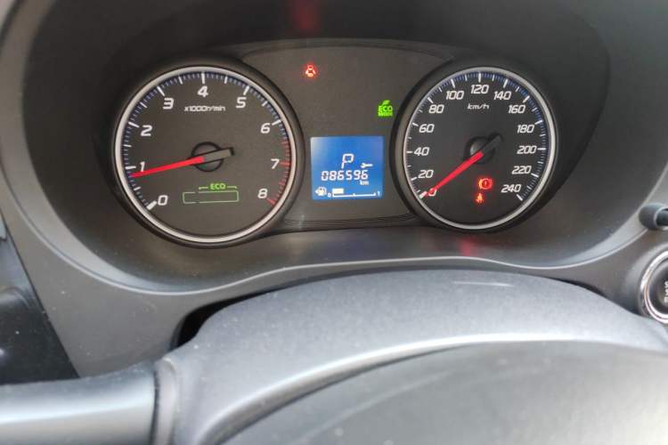 Used Mitsubishi Outlander 2018 2.0L Two-Wheel Drive Glory Edition 5 Seats Odometer Close Up