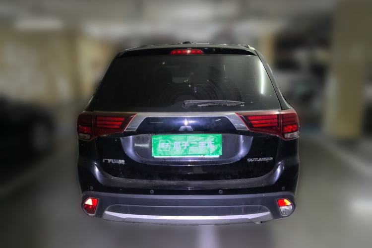 Used Mitsubishi Outlander 2018 2.0L Two-Wheel Drive Glory Edition 5 Seats Rear