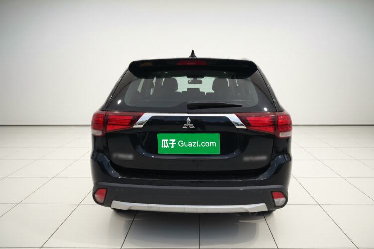 Used Mitsubishi Outlander 2018 2.0L Two-Wheel Drive Glory Edition 5 Seats Rear