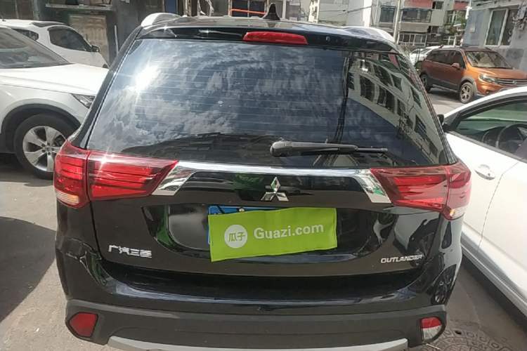 Used Mitsubishi Outlander 2018 2.0L Two-Wheel Drive Glory Edition 5 Seats Rear