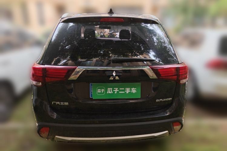 Used Mitsubishi Outlander 2018 2.0L Two-Wheel Drive Glory Edition 5 Seats Rear