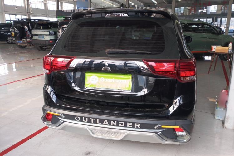 Used Mitsubishi Outlander 2018 2.0L Two-Wheel Drive Glory Edition 5 Seats Rear