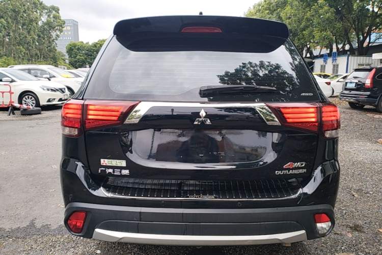 Used Mitsubishi Outlander 2018 2.4L 4x4 Elite Edition 5 Seats Rear