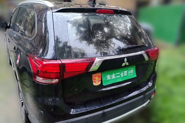 Used Mitsubishi Outlander 2018 2.0L Two-Wheel Drive Glory Edition 5 Seats Rear