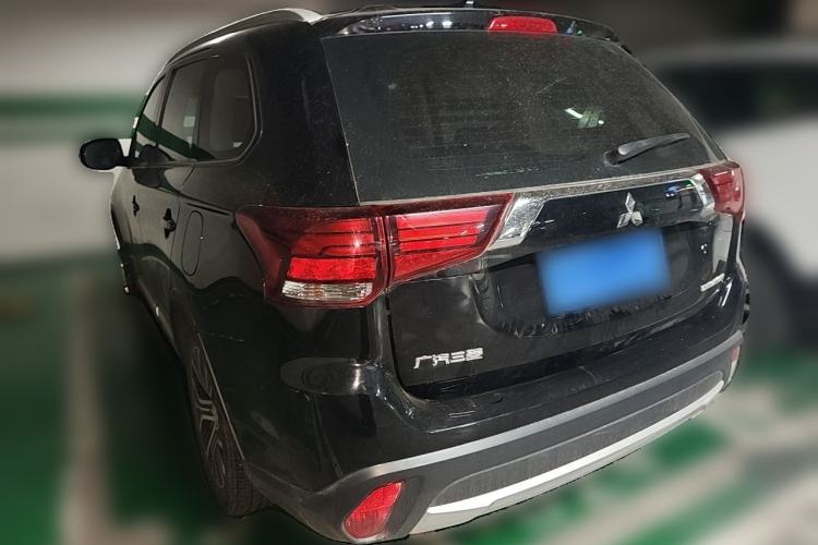 Used Mitsubishi Outlander 2018 2.0L Two-Wheel Drive Glory Edition 5 Seats Rear Left 45 Deg