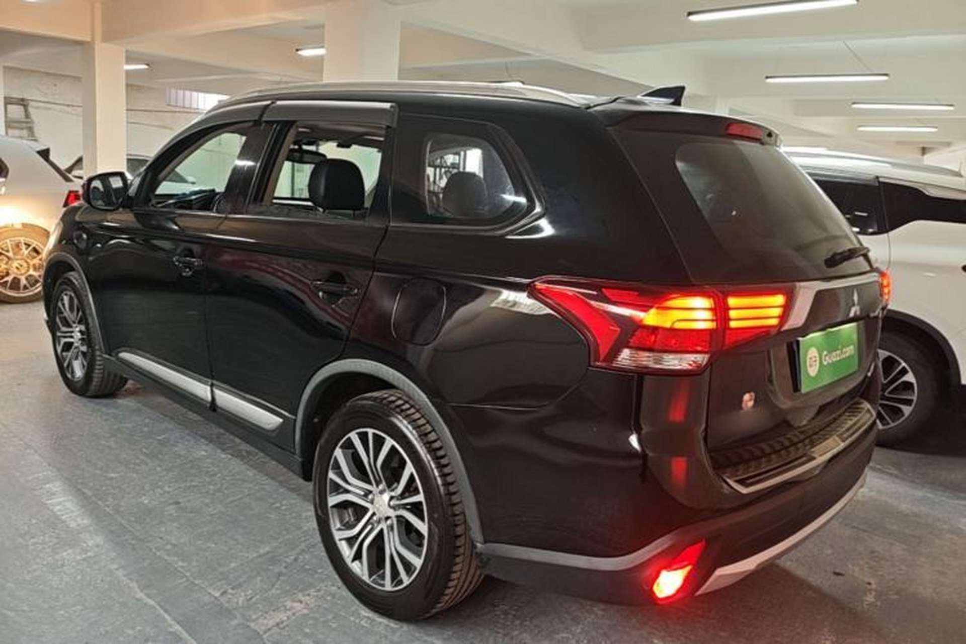 Used Mitsubishi Outlander 2018 2.0L Two-Wheel Drive Glory Edition 5 Seats Rear Left 45 Deg
