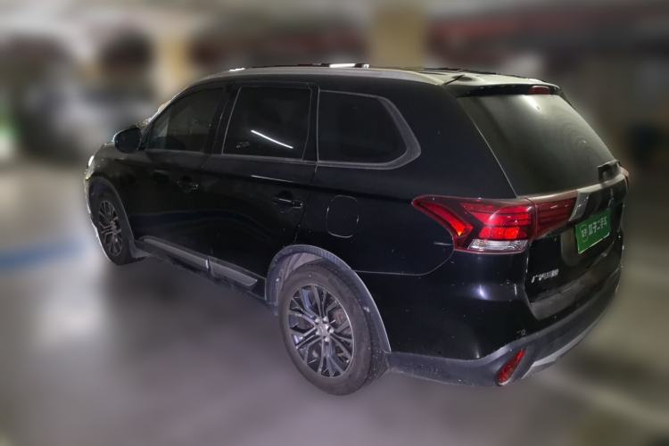 Used Mitsubishi Outlander 2018 2.0L Two-Wheel Drive Glory Edition 5 Seats Rear Left 45 Deg