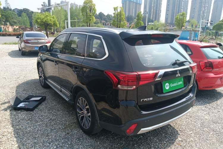 Used Mitsubishi Outlander 2018 2.0L Two-Wheel Drive Glory Edition 5 Seats Rear Left 45 Deg