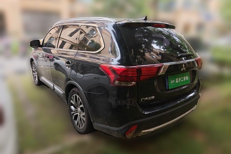 Used Mitsubishi Outlander 2018 2.0L Two-Wheel Drive Glory Edition 5 Seats Rear Left 45 Deg