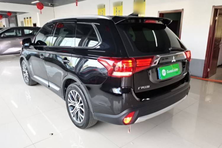 Used Mitsubishi Outlander 2018 2.0L Two-Wheel Drive Glory Edition 5 Seats Rear Left 45 Deg