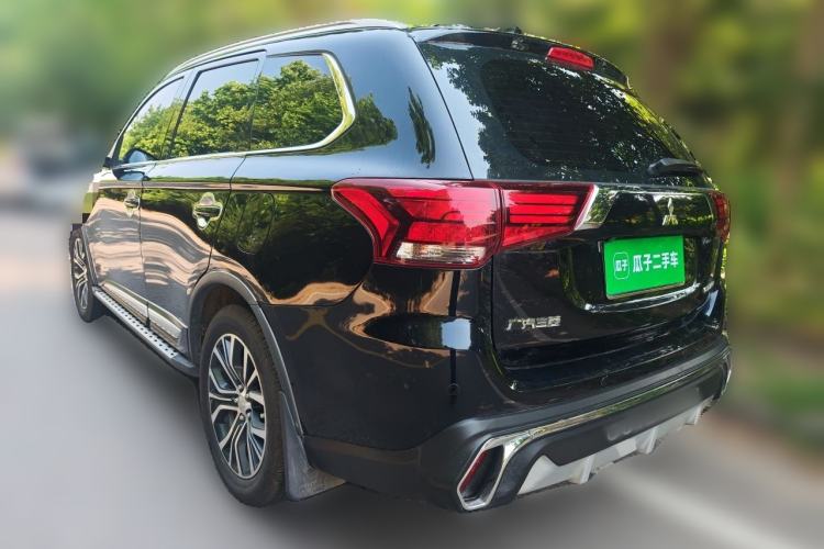 Used Mitsubishi Outlander 2018 2.0L Two-Wheel Drive Glory Edition 5 Seats Rear Left 45 Deg