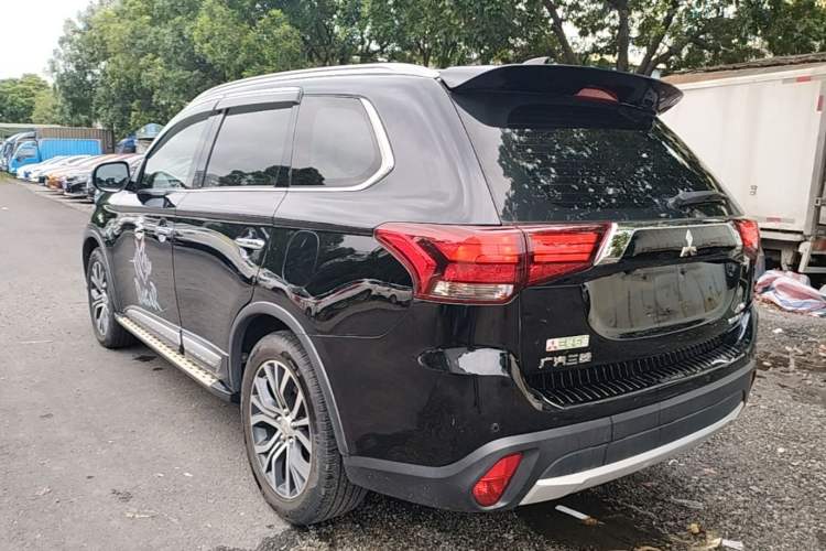 Used Mitsubishi Outlander 2018 2.4L 4x4 Elite Edition 5 Seats Rear Left 45 Deg
