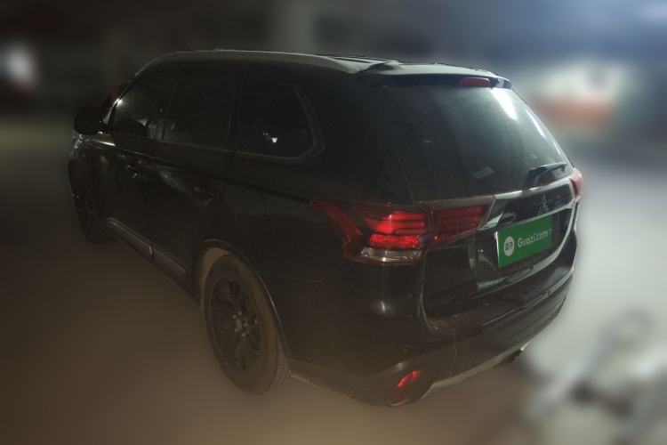 Used Mitsubishi Outlander 2018 2.0L Two-Wheel Drive Glory Edition 5 Seats Rear Left 45 Deg