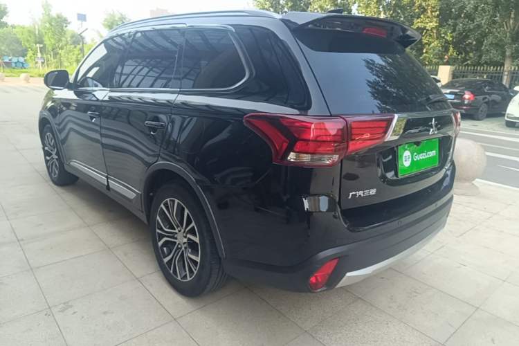 Used Mitsubishi Outlander 2018 2.0L Two-Wheel Drive Glory Edition 5 Seats Rear Left 45 Deg