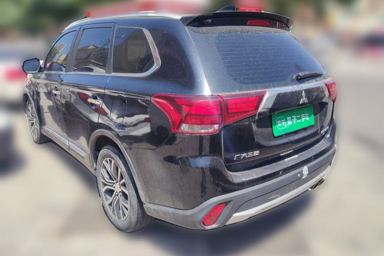 Used Mitsubishi Outlander 2018 2.4L 4x4 Elite Edition 5 Seats Rear Left 45 Deg