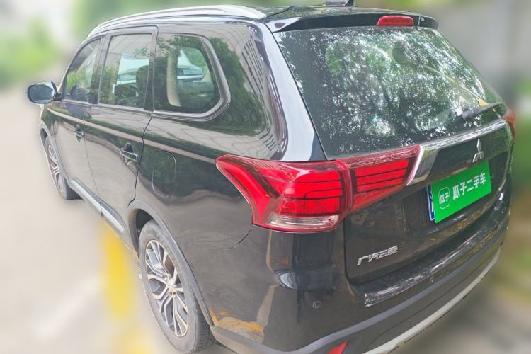 Used Mitsubishi Outlander 2018 2.0L Two-Wheel Drive Glory Edition 5 Seats Rear Left 45 Deg