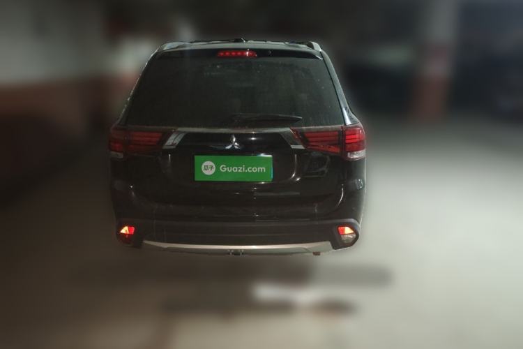 Used Mitsubishi Outlander 2018 2.0L Two-Wheel Drive Glory Edition 5 Seats Rear
