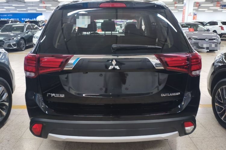 Used Mitsubishi Outlander 2018 2.0L Two-Wheel-Drive Jiale Edition 7-Seater Rear