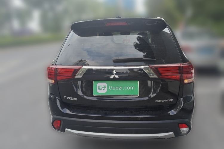 Used Mitsubishi Outlander 2018 2.0L Two-Wheel Drive Glory Edition 5 Seats Rear