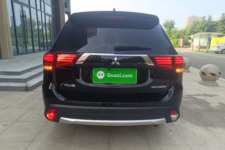Used Mitsubishi Outlander 2018 2.0L Two-Wheel Drive Glory Edition 5 Seats Rear