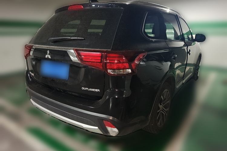 Used Mitsubishi Outlander 2018 2.0L Two-Wheel Drive Glory Edition 5 Seats Rear Right 45 Deg