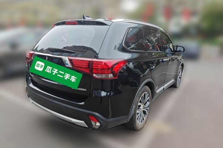 Used Mitsubishi Outlander 2018 2.0L Two-Wheel Drive Glory Edition 5 Seats Rear Right 45 Deg