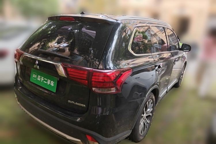 Used Mitsubishi Outlander 2018 2.0L Two-Wheel Drive Glory Edition 5 Seats Rear Right 45 Deg