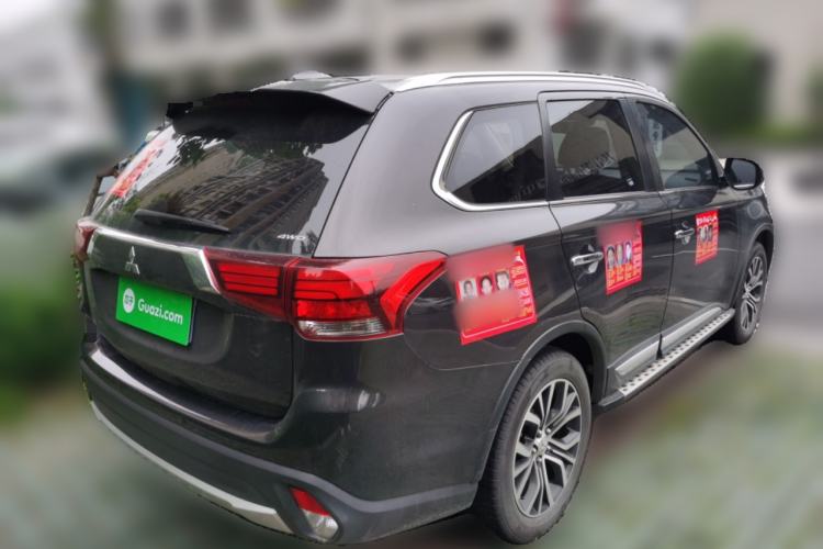 Used Mitsubishi Outlander 2018 2.4L 4x4 Luxury Edition 7-Seater Rear Right 45 Deg