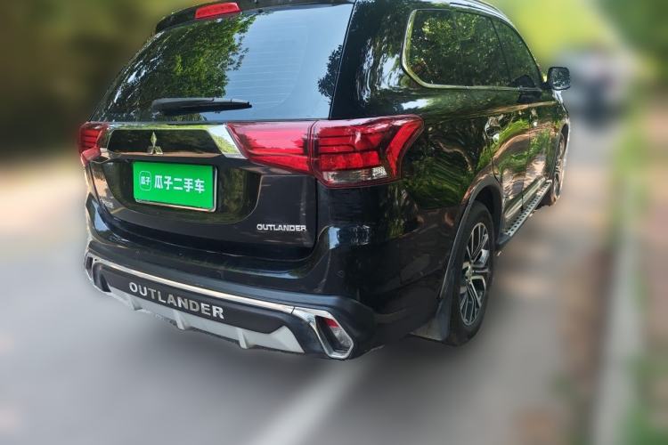 Used Mitsubishi Outlander 2018 2.0L Two-Wheel Drive Glory Edition 5 Seats Rear Right 45 Deg