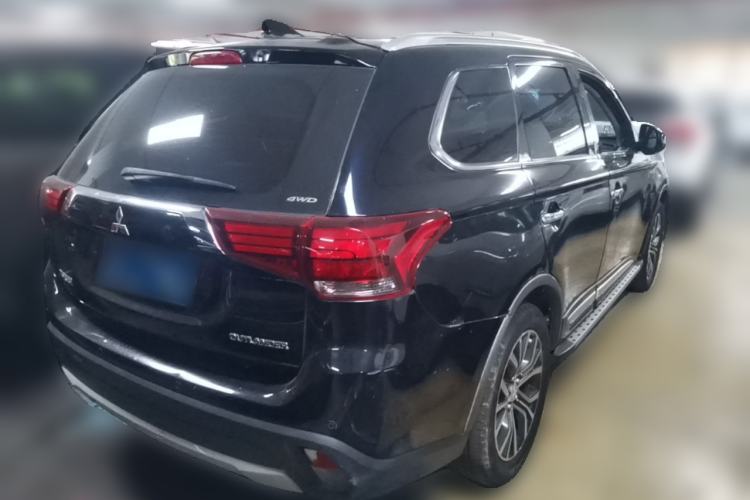 Used Mitsubishi Outlander 2018 2.4L 4x4 Elite Edition 5 Seats Rear Right 45 Deg