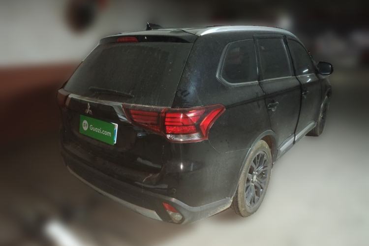 Used Mitsubishi Outlander 2018 2.0L Two-Wheel Drive Glory Edition 5 Seats Rear Right 45 Deg