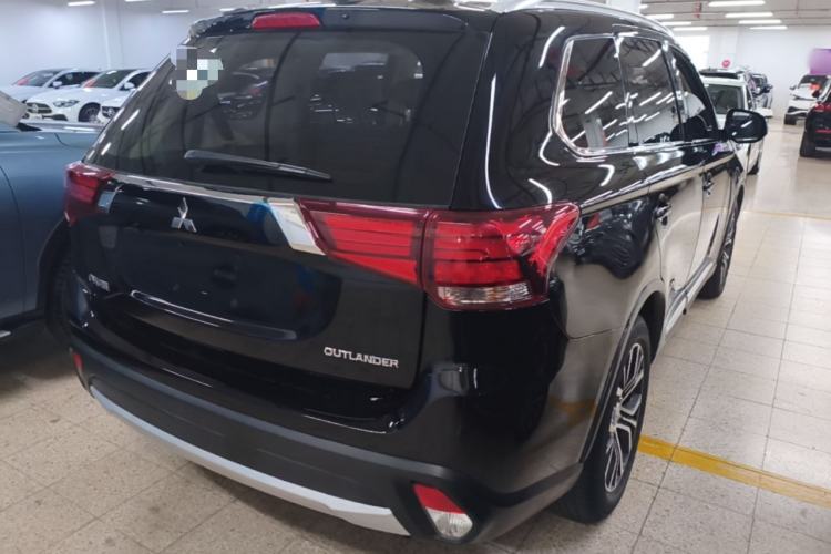 Used Mitsubishi Outlander 2018 2.0L Two-Wheel-Drive Jiale Edition 7-Seater Rear Right 45 Deg