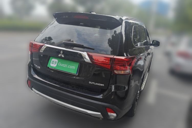 Used Mitsubishi Outlander 2018 2.0L Two-Wheel Drive Glory Edition 5 Seats Rear Right 45 Deg