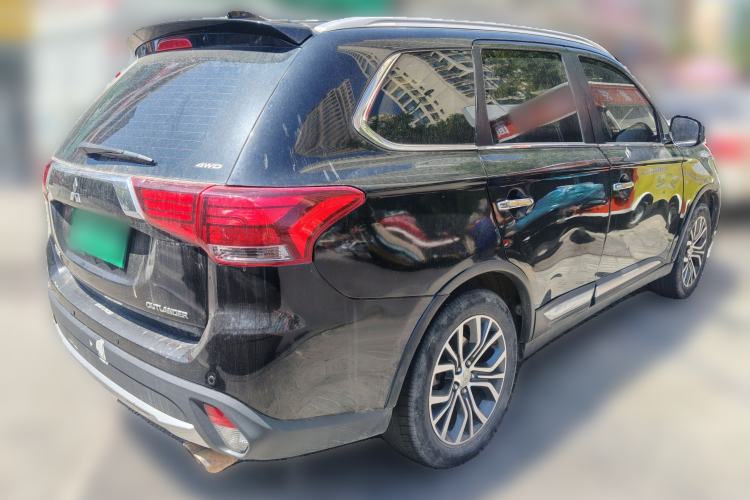 Used Mitsubishi Outlander 2018 2.4L 4x4 Elite Edition 5 Seats Rear Right 45 Deg