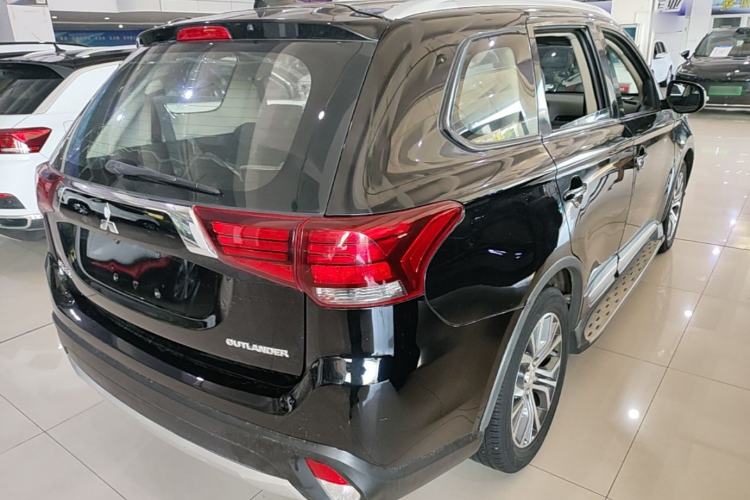Used Mitsubishi Outlander 2018 2.0L Two-Wheel-Drive Jiale Edition 7-Seater Rear Right 45 Deg