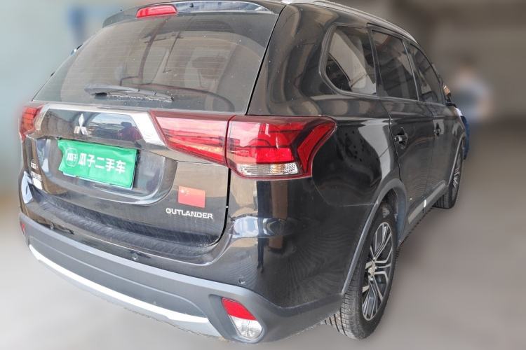 Used Mitsubishi Outlander 2018 2.0L Two-Wheel Drive Glory Edition 5 Seats Rear Right 45 Deg