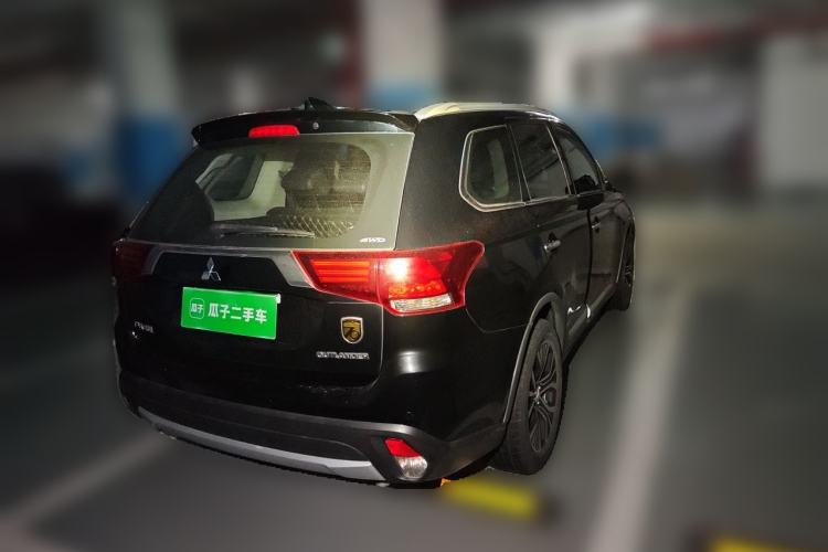 Used Mitsubishi Outlander 2018 2.4L 4x4 Elite Edition 5 Seats Rear Right 45 Deg