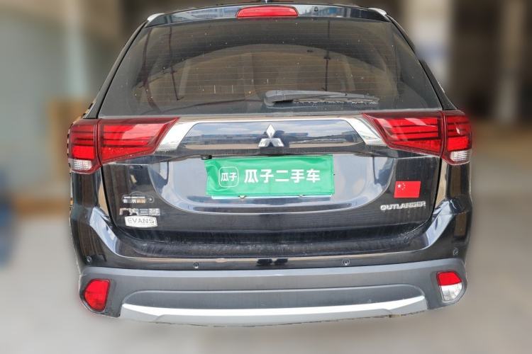 Used Mitsubishi Outlander 2018 2.0L Two-Wheel Drive Glory Edition 5 Seats Rear