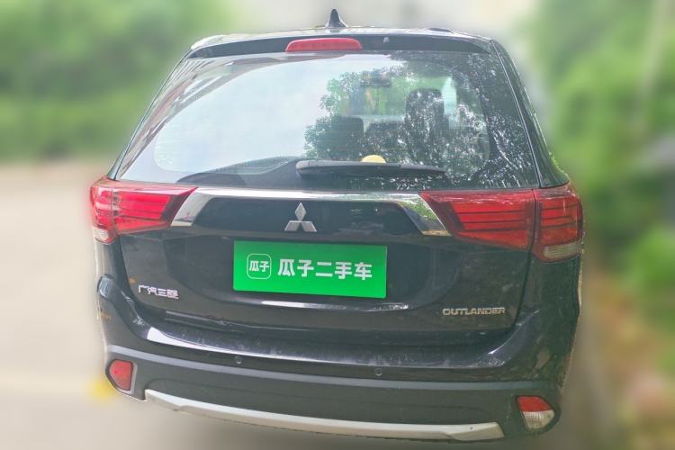 Used Mitsubishi Outlander 2018 2.0L Two-Wheel Drive Glory Edition 5 Seats Rear