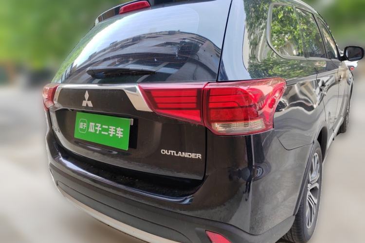 Used Mitsubishi Outlander 2018 2.0L Two-Wheel Drive Glory Edition 5 Seats Rear