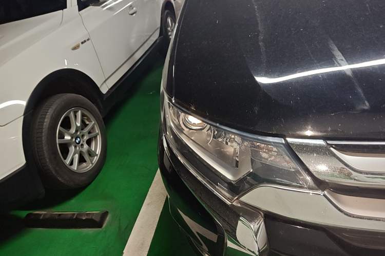 Used Mitsubishi Outlander 2018 2.0L Two-Wheel Drive Glory Edition 5 Seats Right Front Headlight