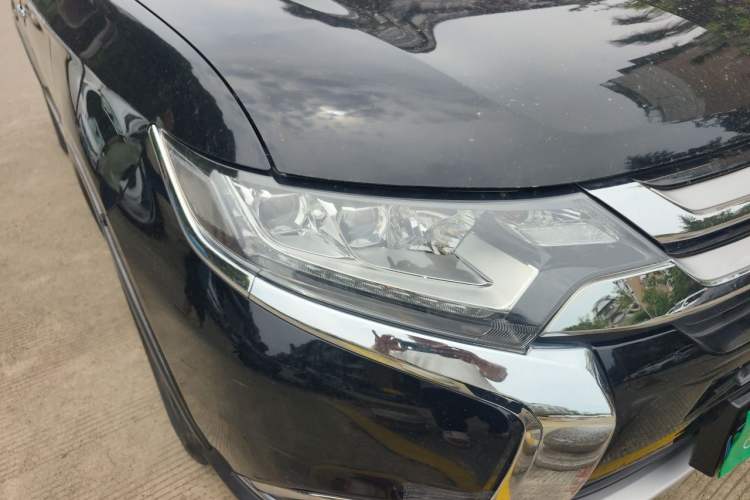 Used Mitsubishi Outlander 2018 2.4L 4x4 Elite Edition 5 Seats Right Front Headlight
