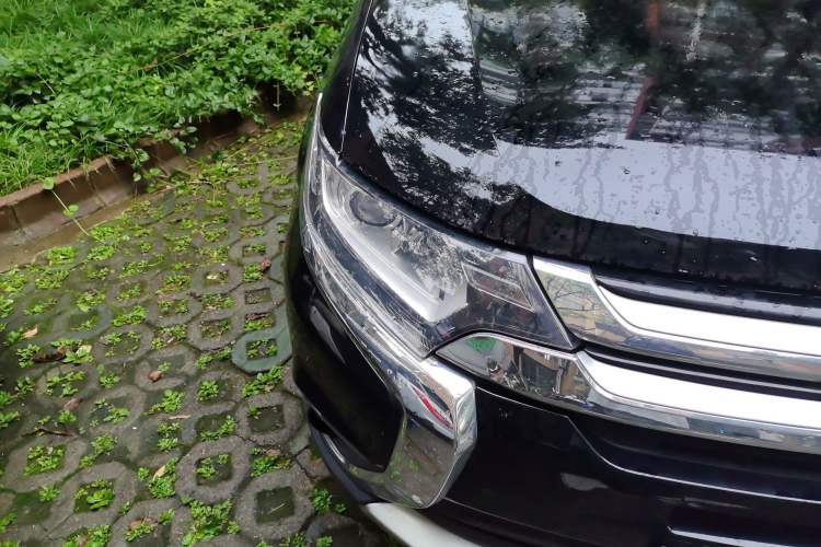 Used Mitsubishi Outlander 2018 2.0L Two-Wheel Drive Glory Edition 5 Seats Right Front Headlight