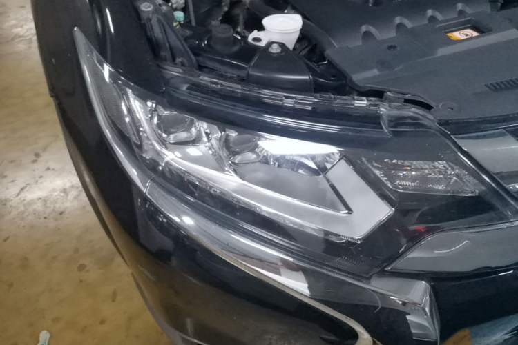 Used Mitsubishi Outlander 2018 2.4L 4x4 Elite Edition 5 Seats Right Front Headlight
