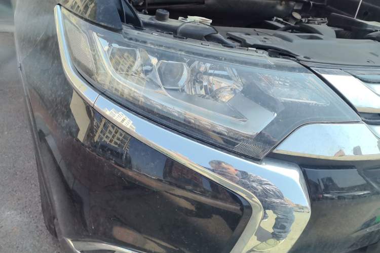 Used Mitsubishi Outlander 2018 2.4L 4x4 Elite Edition 5 Seats Right Front Headlight