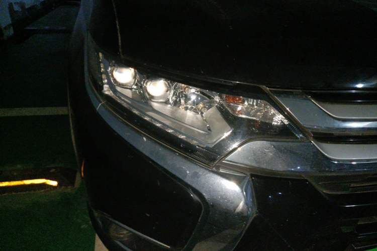 Used Mitsubishi Outlander 2018 2.4L 4x4 Elite Edition 5 Seats Right Front Headlight