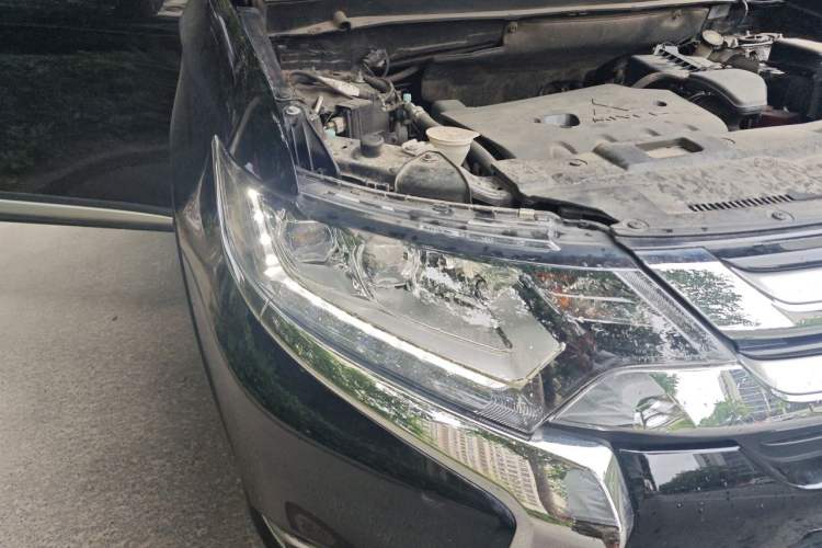 Used Mitsubishi Outlander 2018 2.4L 4x4 Elite Edition 5 Seats Right Front Headlight