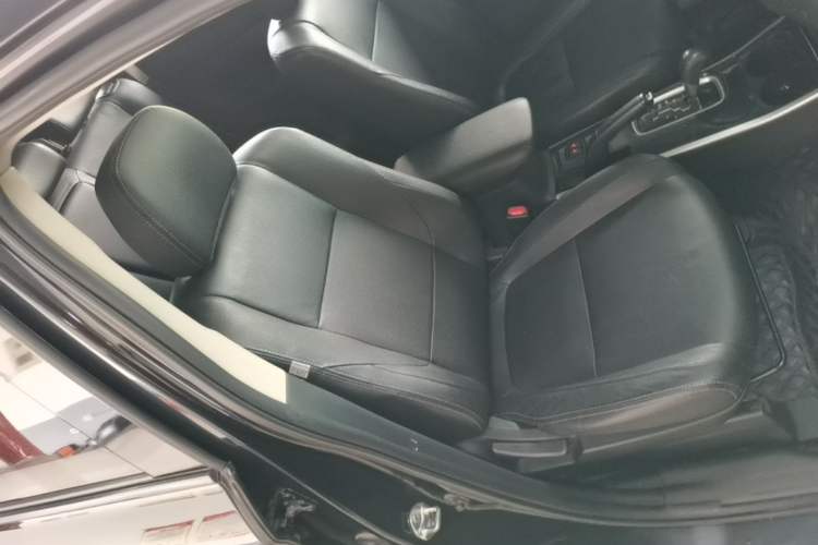 Used Mitsubishi Outlander 2018 2.0L Two-Wheel Drive Glory Edition 5 Seats Right Front Seat